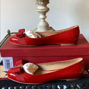 NIB Ferragamo Varina Leather Flats, Size 8